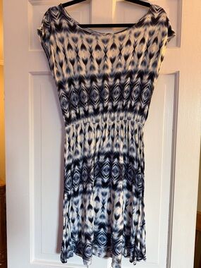 Papermoon Blue and White Geometric Short Sleeve Top